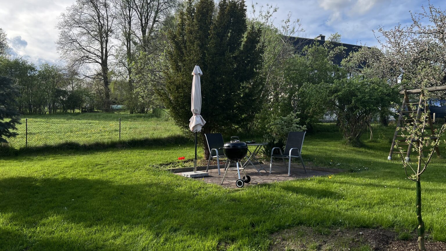 Terasse mit Grill und Aussicht